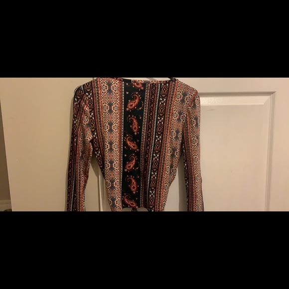 Cropped Long Sleeve - Picture 3 of 3